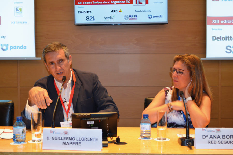 Guillermo Llorente (Mapfre) y Ana Borredá (Seguritecnia). XI Encuentro de la Seguridad Integral (Seg2).