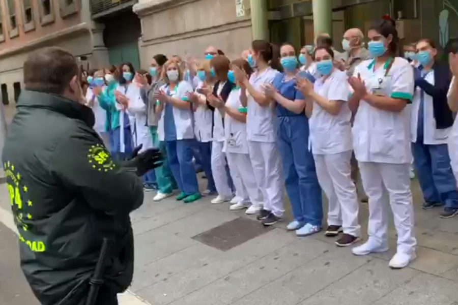 Homeaje de la seguridad privada a sanitarios en Cataluña