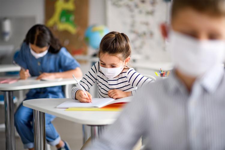 Niños en el colegio.