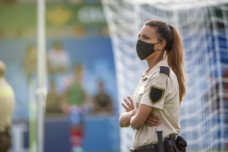 Una vigilante de seguridad.