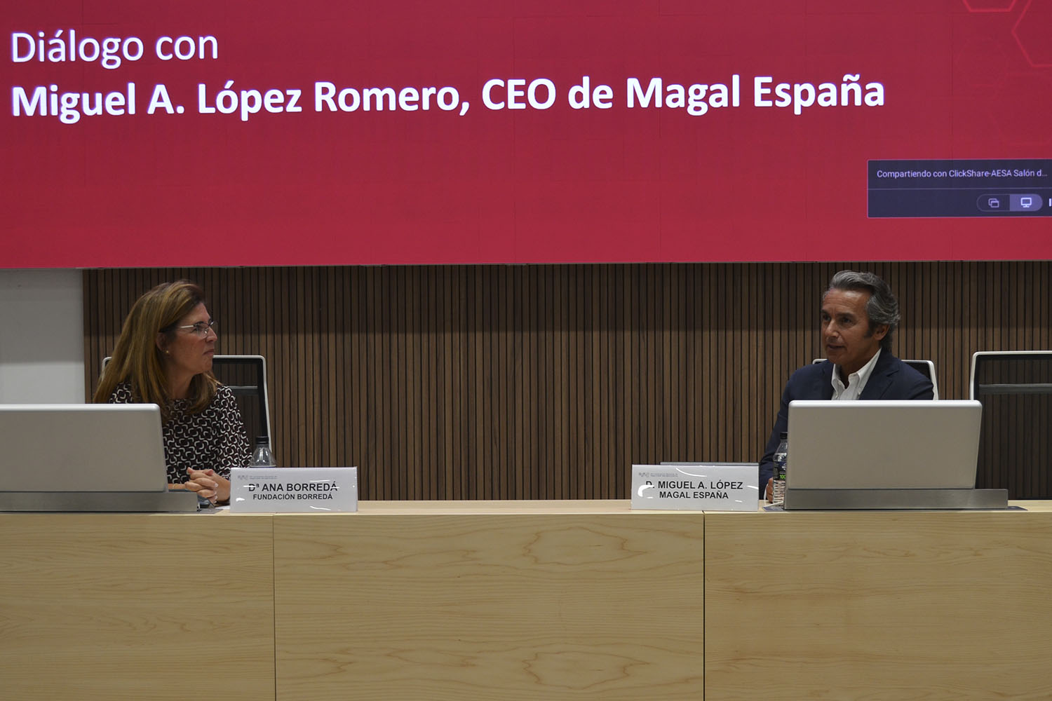 Coloquio entre Ana Borredá y Miguel Ángel Lopez, CEO de Magal España.