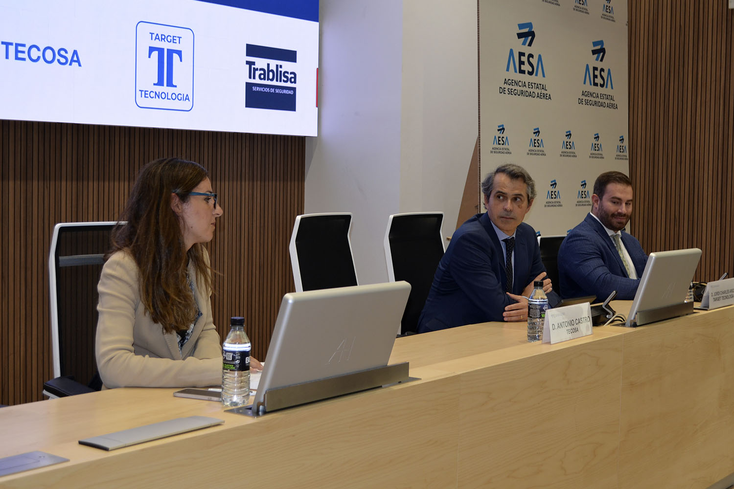 Laura Borredá con Antonio Castro (Tecosa) y Jordi Charles Ariza (Target).