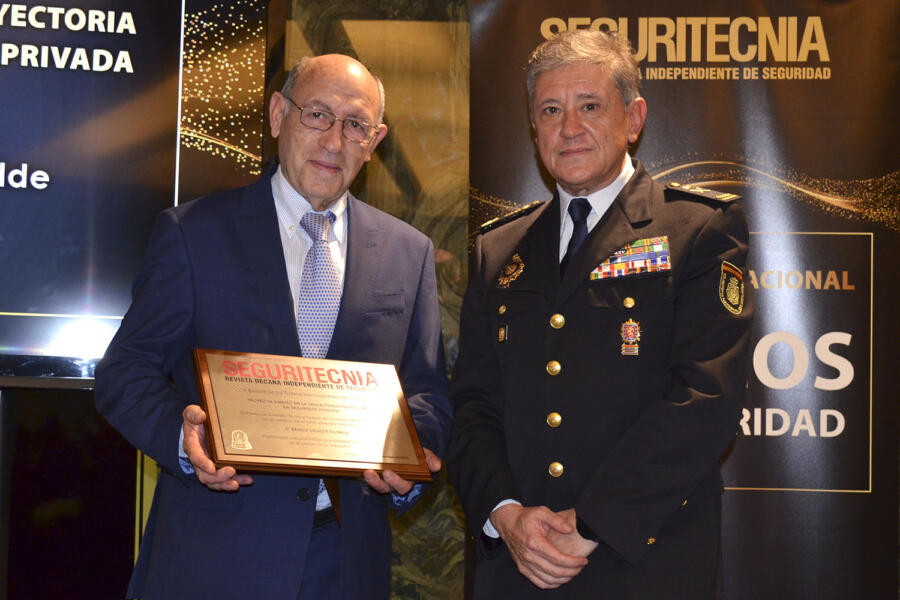 Premio a Emilio Ugalde en los 35º Trofeos Internacionales de la Seguridad.