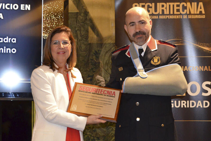 Premio al mosso Carlos Madruga en los 35º Trofeos Internacionales de la Seguridad.