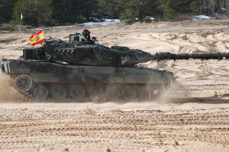 Los carros Leopard 2A4 para Ucrania superan las pruebas de rodaje y tiro del Ejército en Cerro Muriano