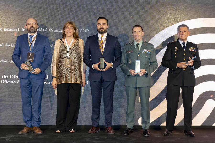 Álvaro de Lossada (Oficina de Coordinación de Ciberseguridad), Mariví Gómez (Borrmart), José Luis Pérez Pajuelo (CNPIC), el general de División José Manuel Santiago (Guardia Civil) y el comisario principal Juan Carlos Castro (Policía Nacional).