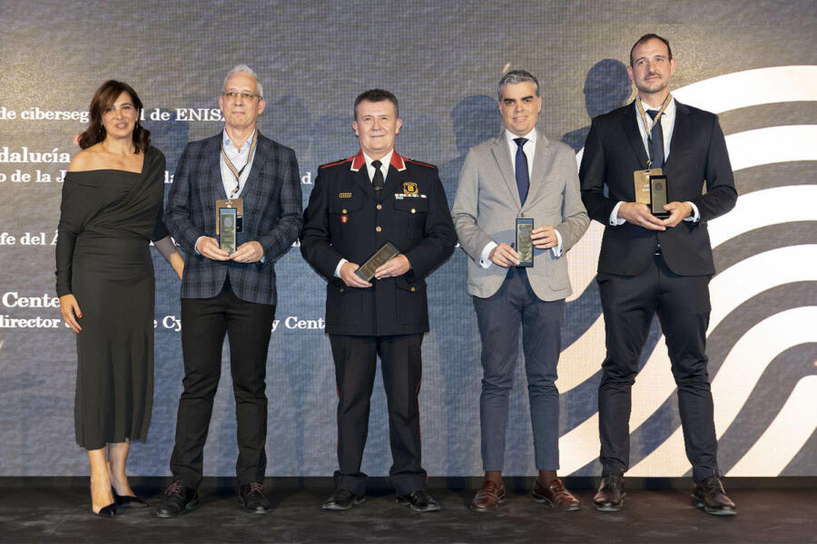 Yolanda Duro (Red Seguridad), Francisco Javier Diéguez (Vasque Cybersecurity Center), intendente Antoni Milla (Mossos d´Esquadra), Vicente Azpitarte (Junta de Andalucía) y Adrián Belmonte (ENISA).