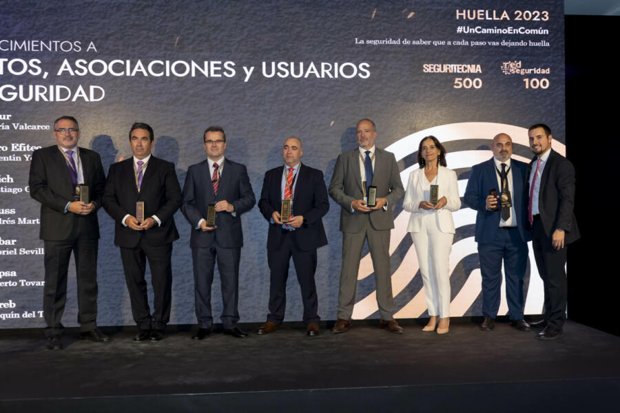 Alberto Tovar (Cepsa), Gabriel Sevilla (Agbar), Andrés Martínez (CEUSS), Santiago García (OSICH), Valentín Yebra (Foro EFITEC), María Valcarce (SICUR), Joaquín del Toro (Sareb) y Javier Borredá (Seguritecnia).