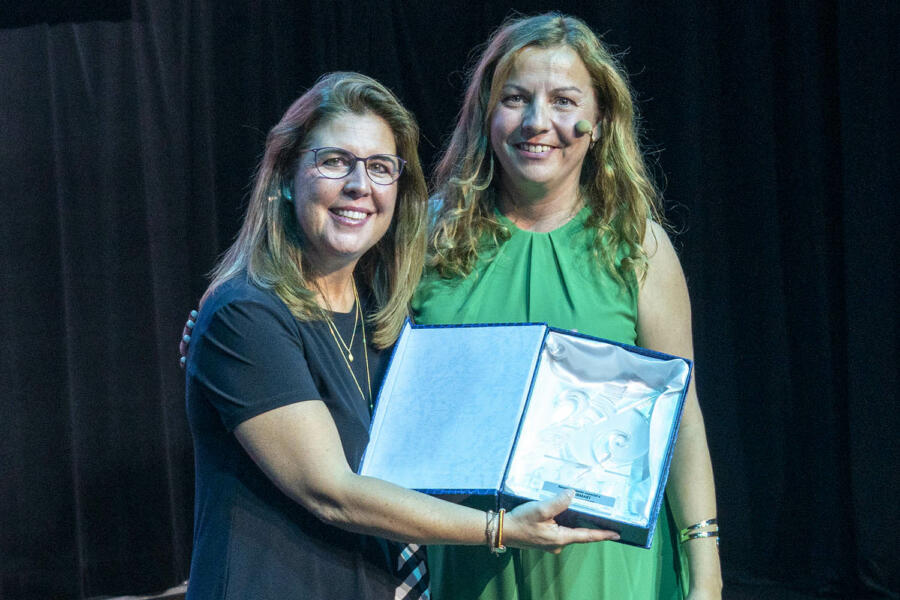 Ana Borredá, directora de Seguritecnia, y Raquel Elías, directora de marketing de Scati.