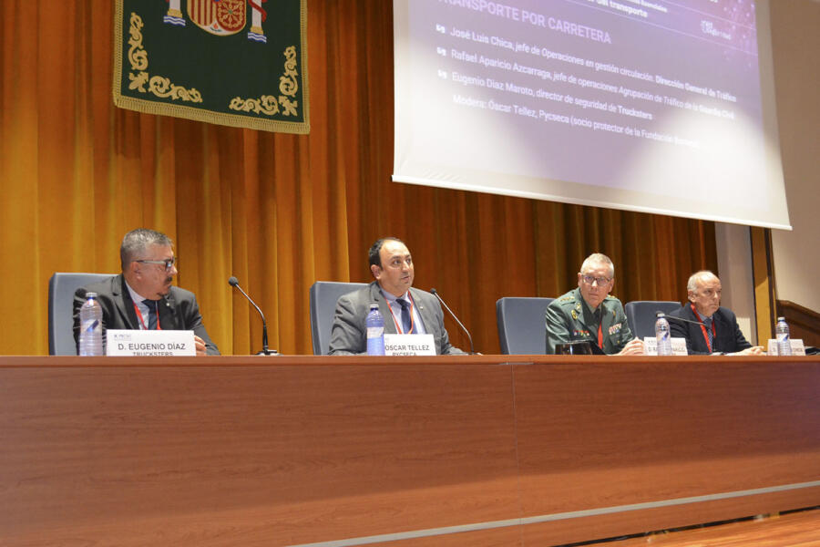 Eugenio Díaz Maroto (Trucksters), Óscar Téllez (Pycseca), Rafael Aparicio (Guardia Civil) y José Luis Chica (Dirección General de Tráfico).