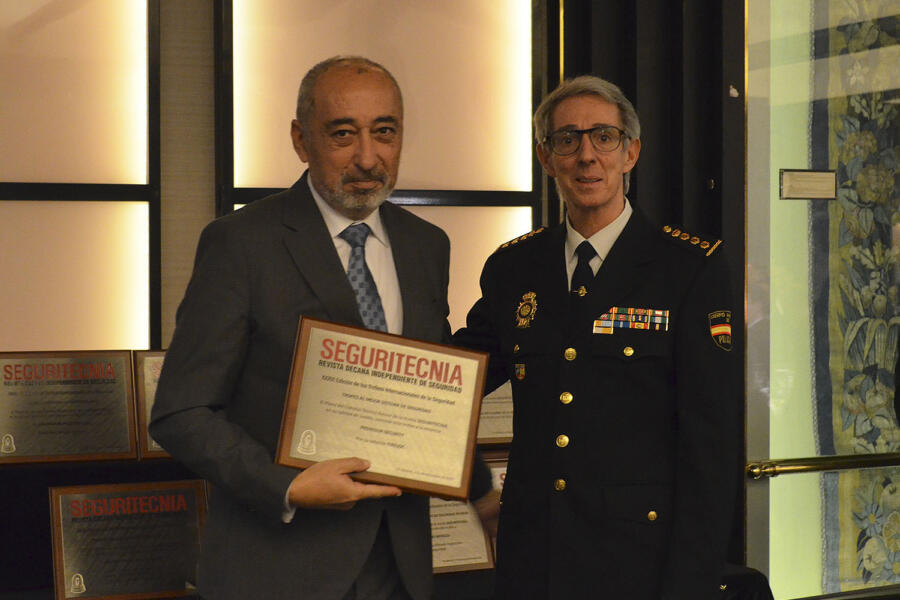 José Gil (Prosegur Security) y el comisario principal Manuel Yanguas (Policía Nacional).
