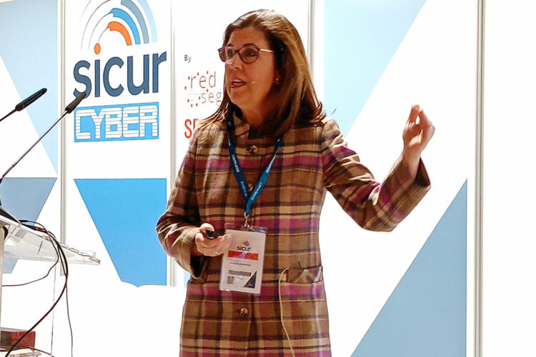 Ana Borredá, presidenta de Grupo Borrmart, durante su intervención en el espacio SICUR Cyber.