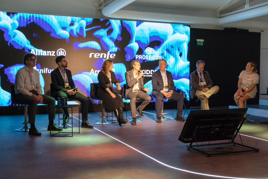 Ponentes en la mesa redonda de Ardde.