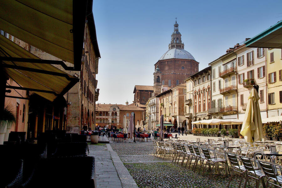 La Piazza della Vittoria.