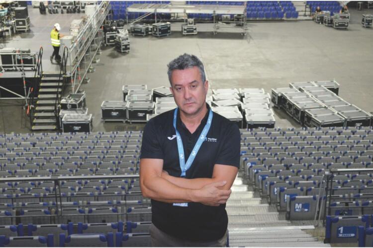 Juan Carlos Ruiz, director de Seguridad y Emergencias de Movistar Arena, responde en esta entrevista a cómo se gestiona la seguridad de eventos multitudinarios, empezando en la prevención y la respuesta tecnológica ante incidentes.