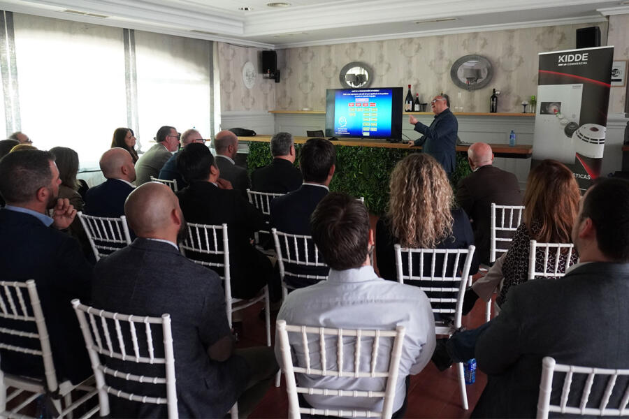 Encuentro con José Luis Martín Ovejero .