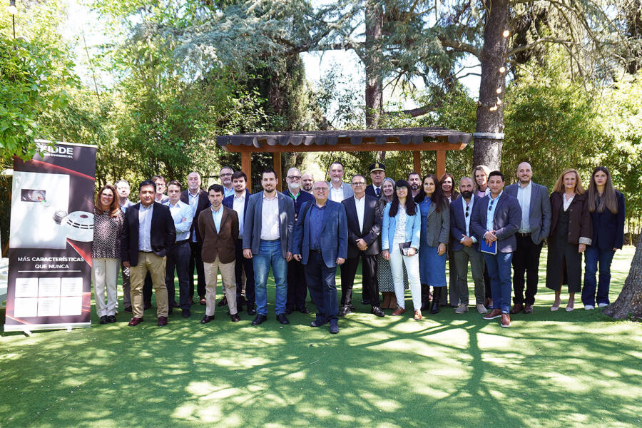 Foto del familia del primer Punto de Encuentro de Seguritecnia.