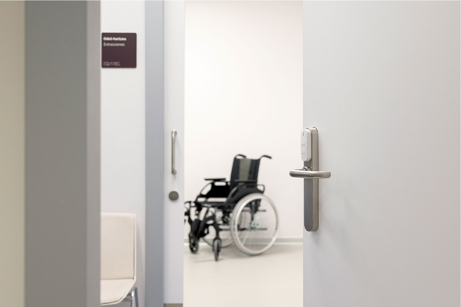 Solución de control de acceso en el Hospital MiKS.