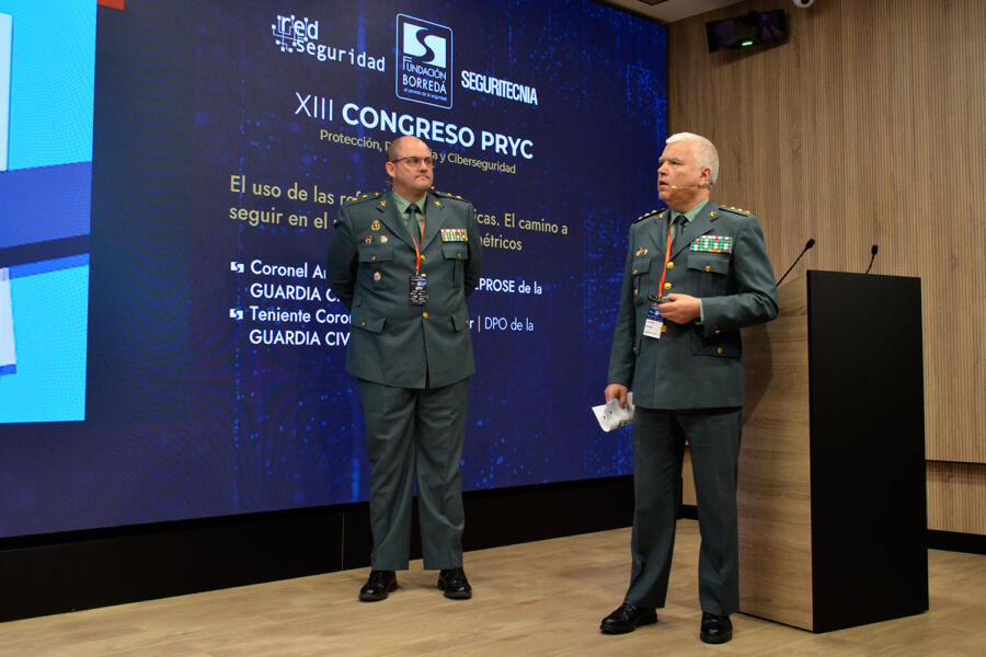 13º Congreso PRYC: El teniente coronel Fernando Alcázar y el coronel Antonio Suárez (Guardia Civil).