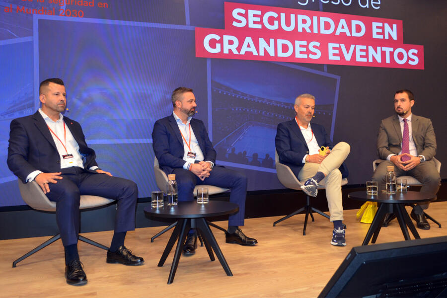Emilio Rodríguez (LaLiga), José Cruz (Málaga CF), Manuel Casarrubio (Villareal CF) y Javier Borredá (Seguritecnia).