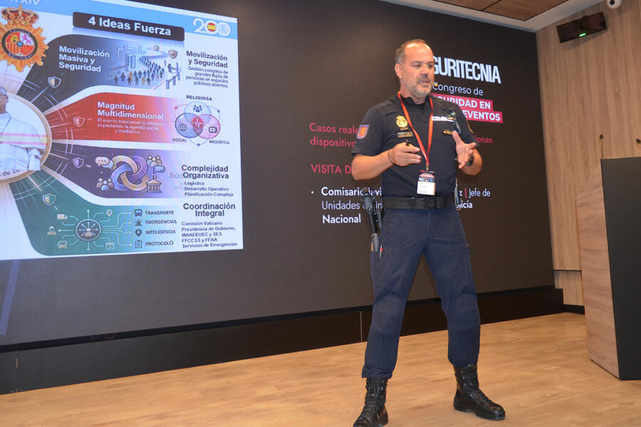 Comisario Javier Orcaray (Policía Nacional).