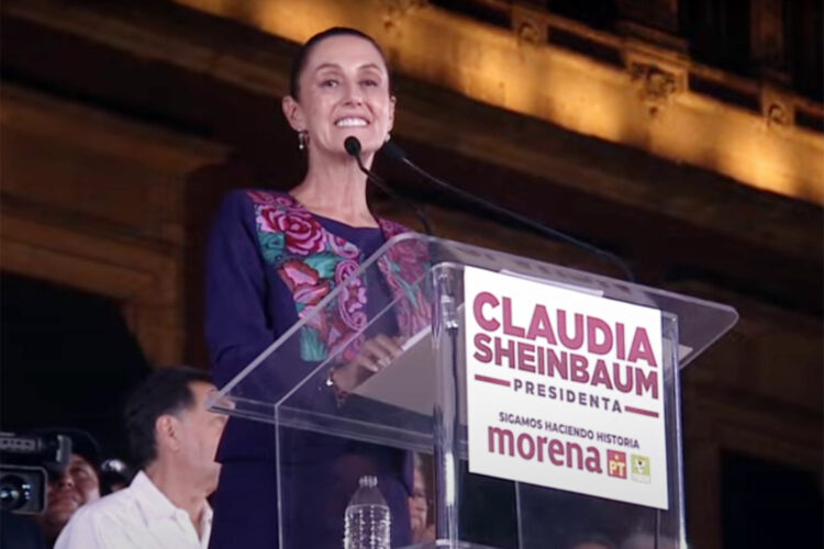 Claudia Sheinbaum celebra su victoria en las elecciones presidenciales en el Zócalo de la Ciudad de México.